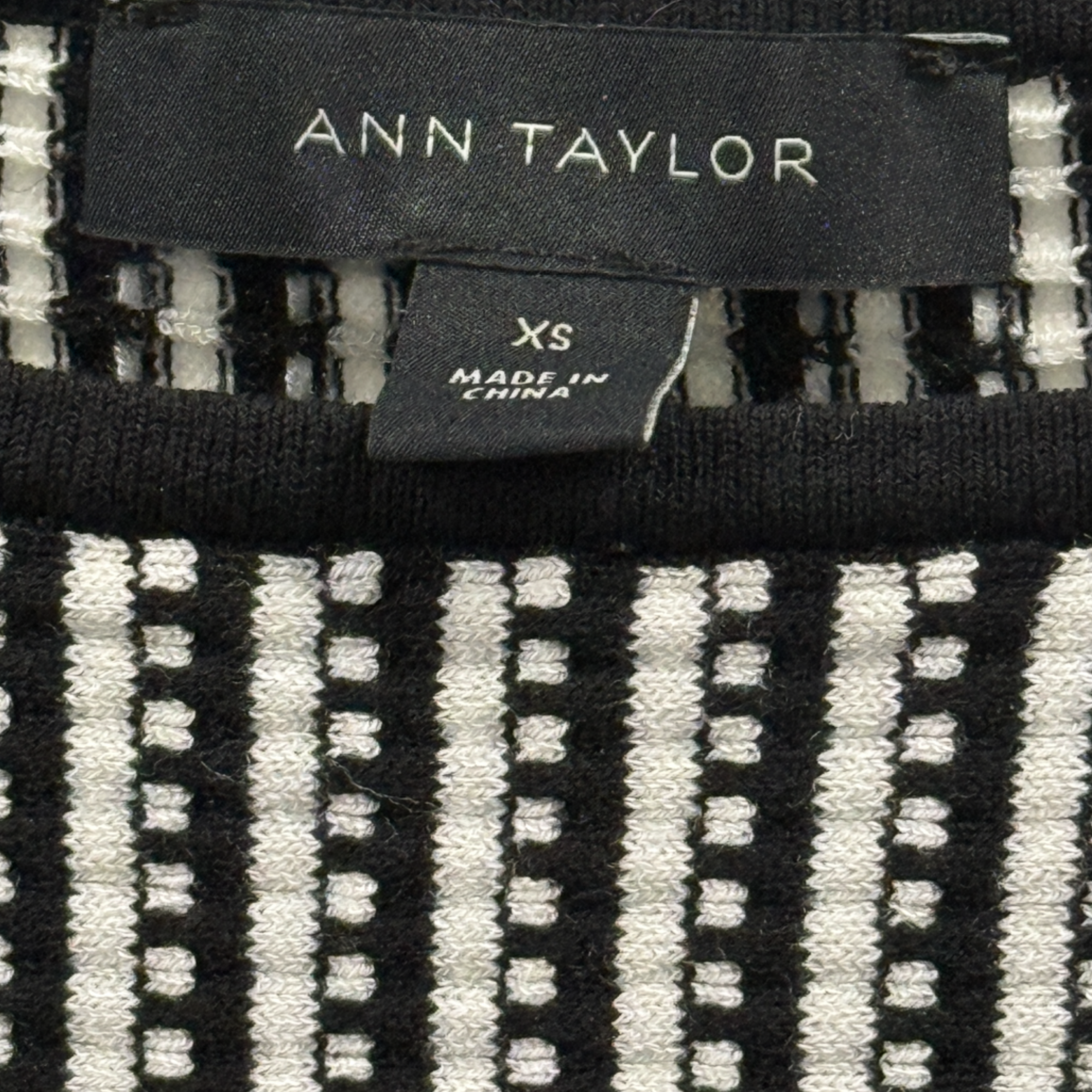 Ann Taylor Black & White Textured Stripe Sweater – XS